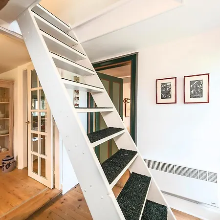 Amazing In W/ 5 Bedrooms *