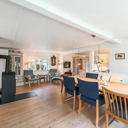 Amazing In W/ 5 Bedrooms Nordenbro Vesteregn